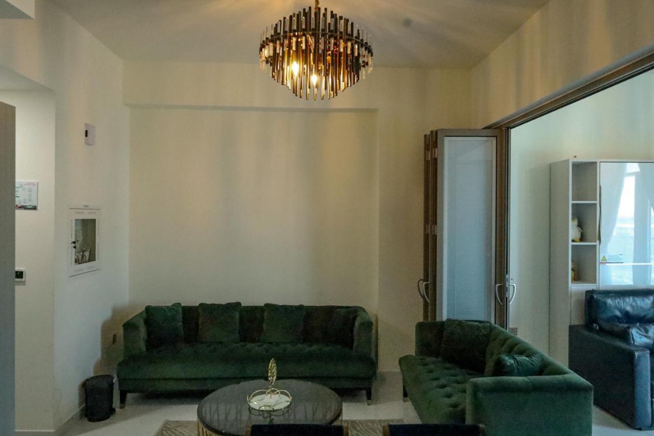 Luxury 1 Bedroom Apartment In Miraclz Tower By Danube Properties Dubai Exterior photo
